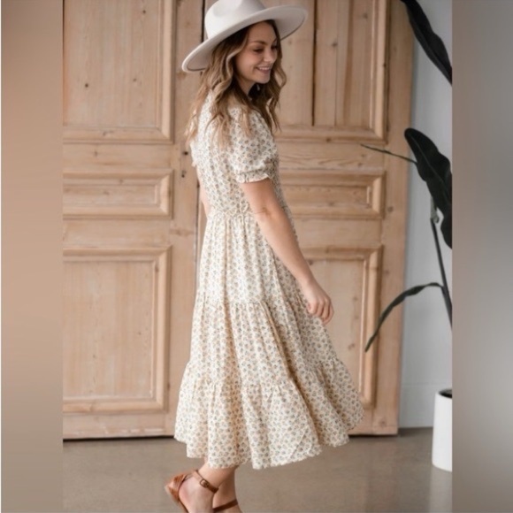 Christy Dawn Elle Dress in Cream with Lilac Ditsy (EUC) - Picture 2 of 7